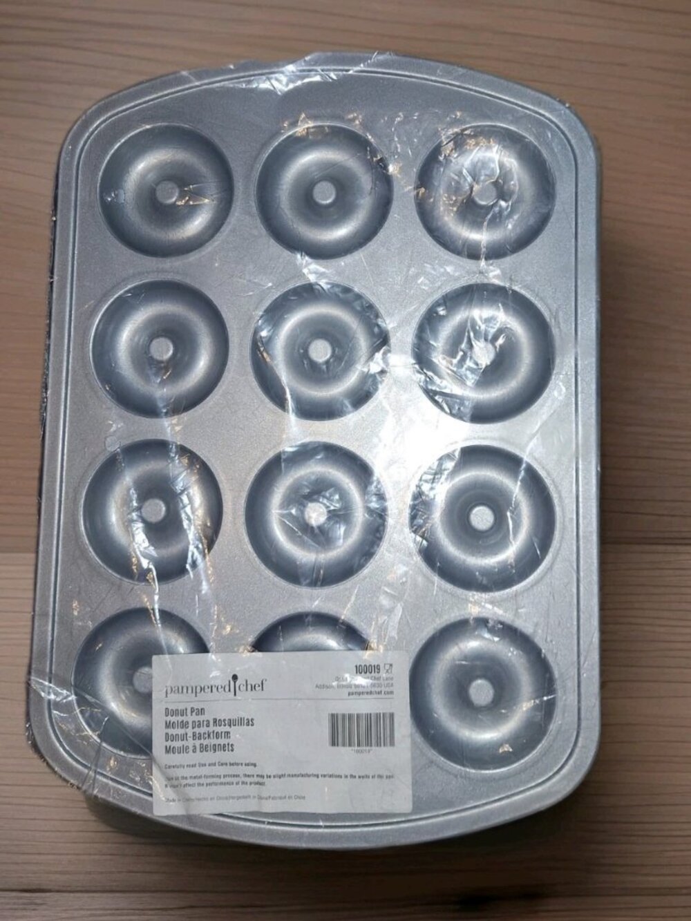 Pampered Chef Nonstick 12-Cavity 16" x 11" Donut Pan Party Homemade Desert